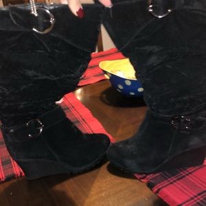 Black wedges boots